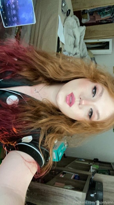 tragedyann modelo desnudo galería