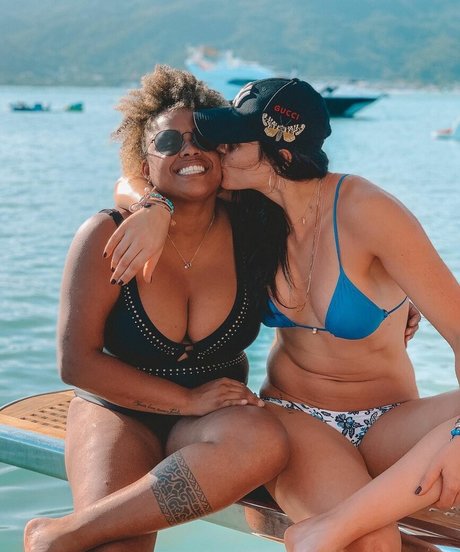 Rosamaria Montibeller estrella porno en alta definición galería