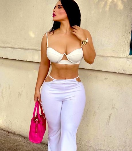 Ashley Carolina star du porno nue img