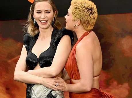 Emily Blunt modelo desnudo archivo