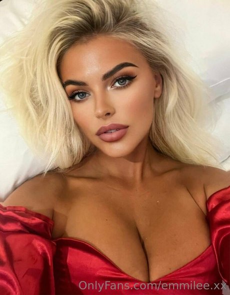 emmilee xx modèle porno collection