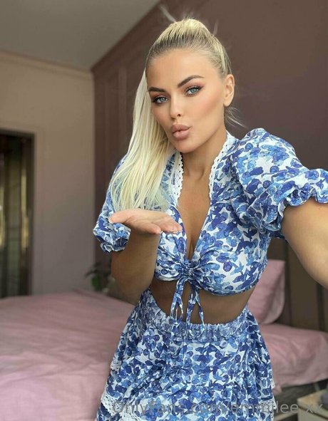 emmilee xx exclusive pornstar pic