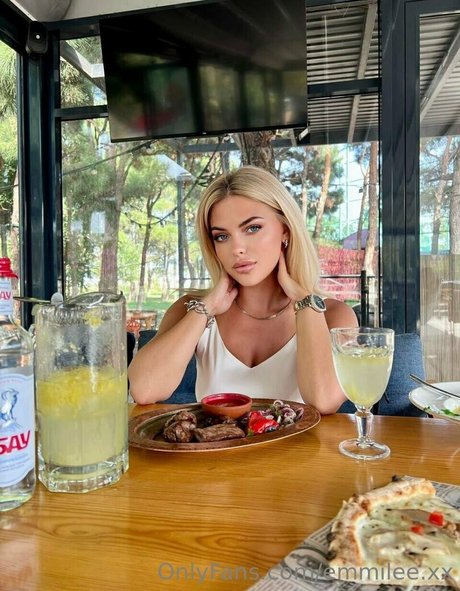 emmilee xx pornstar naked picture