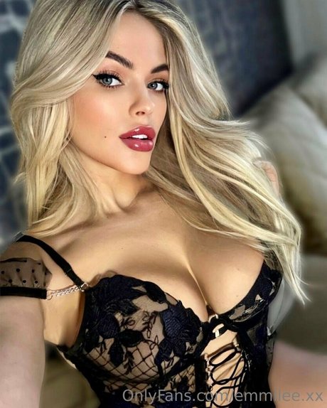emmilee xx adult model gallery