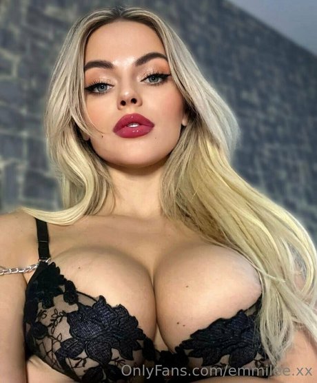 emmilee xx porn actress picture