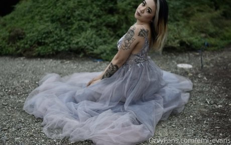 Emi Evans estrella porno de alta calidad imágenes