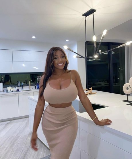 Vivi Panamera star du porno hd photo