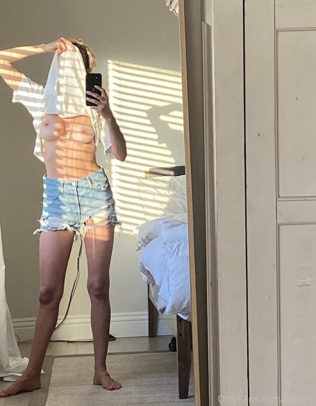 Nataliemaeyoga modèle nu collection