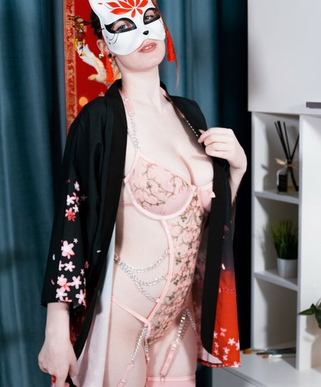 TeRefur modelo desnuda galerías