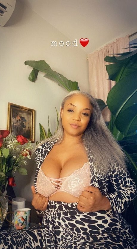 Sinnamon Love beau modèle collection