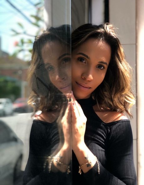 Cassia Fernandez model pornographic photo