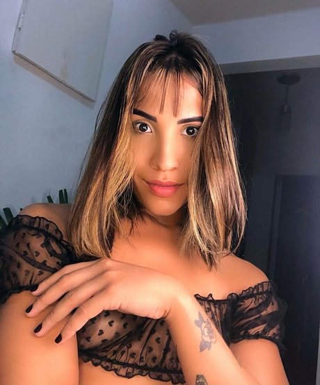 Cassia Fernandez actress img