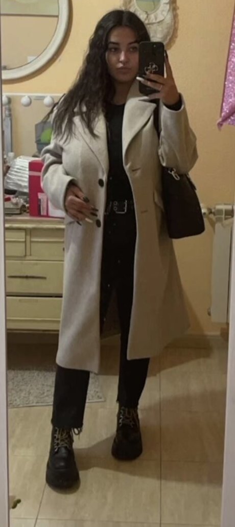 Anneris18 modelo de arte imagen