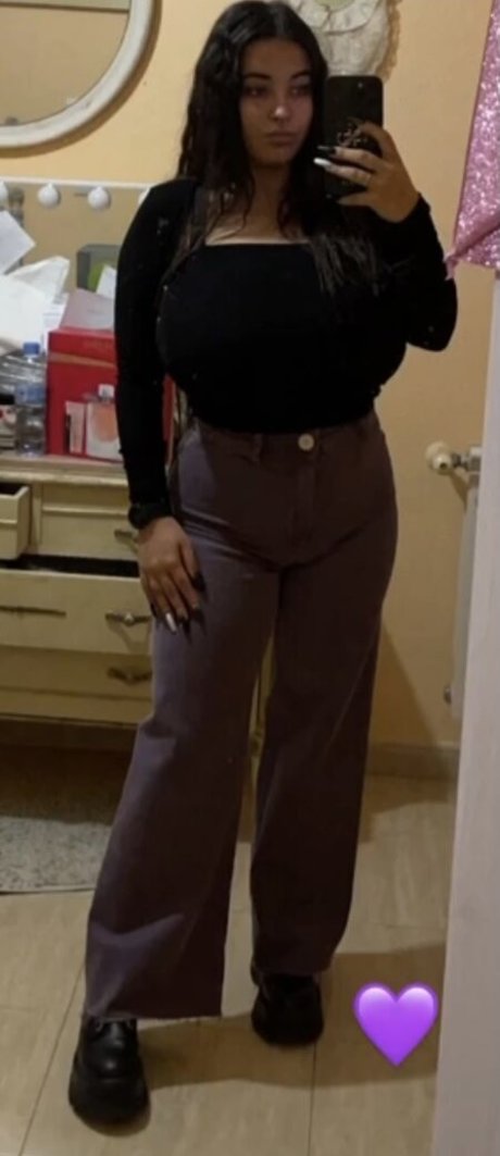 Anneris18 modelo pornografico foto