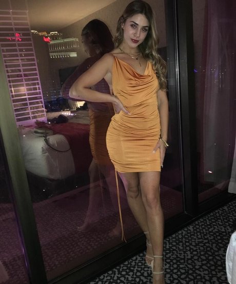 Emmily Mello modelo atractivo recopilación