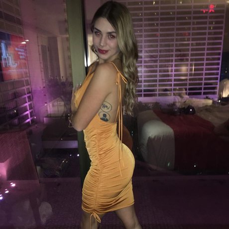 Emmily Mello nus de stars du porno photos