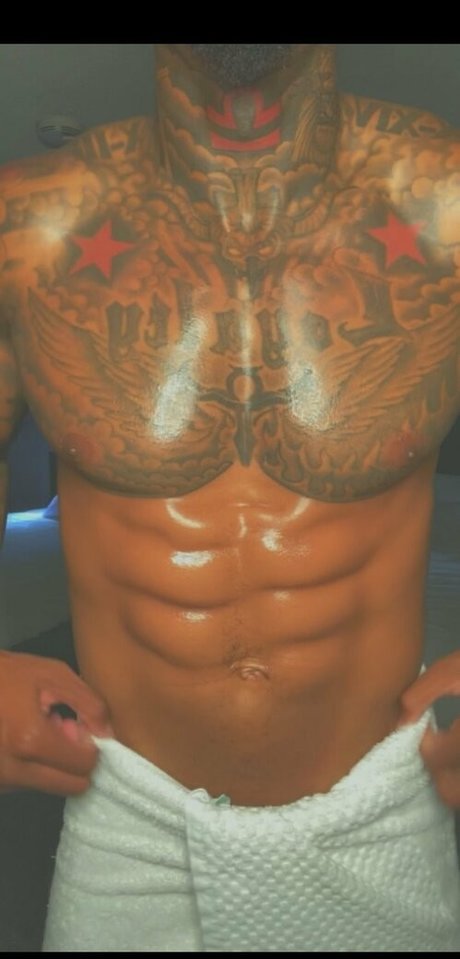 kingnate___ modèle adulte des photos