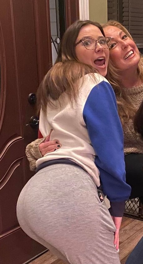 Show Your Girlfriend actrice archive