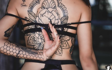 Myllaka SG actriz desnuda galería