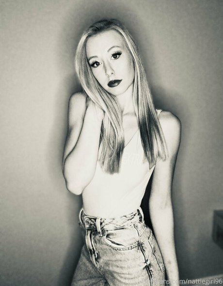 nattiegirl96 modelo desnudo imágenes