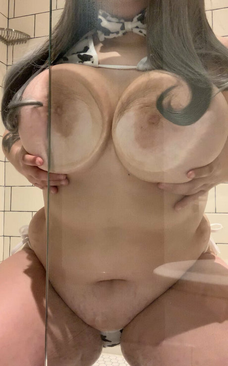 moyumie actrice parfaite galeries