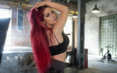 Angie Strelnikova étoile chaude galeries