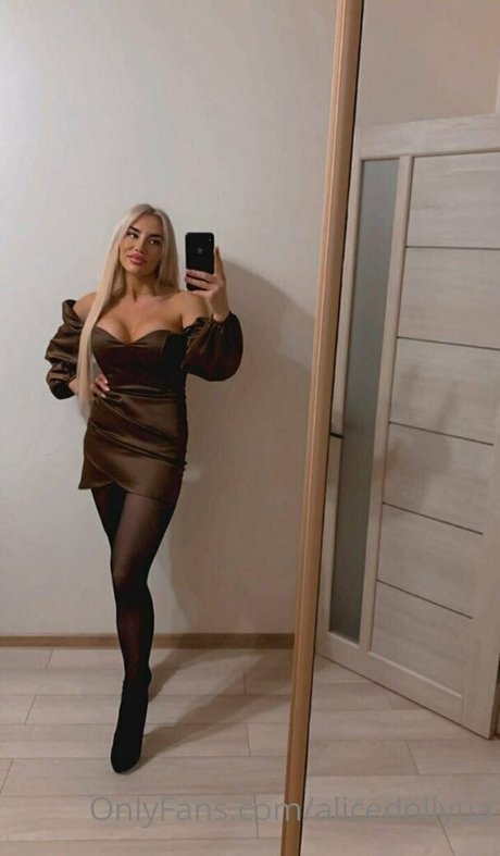 alicedollyua bonita estrella porno foto