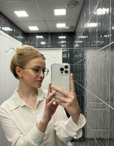 lustful modest belle star du porno collection