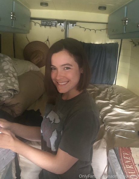 naomiwildman3 jolie star du porno archive