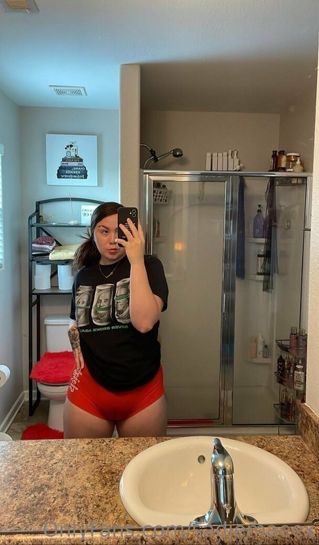 sadiemaeex art model photo