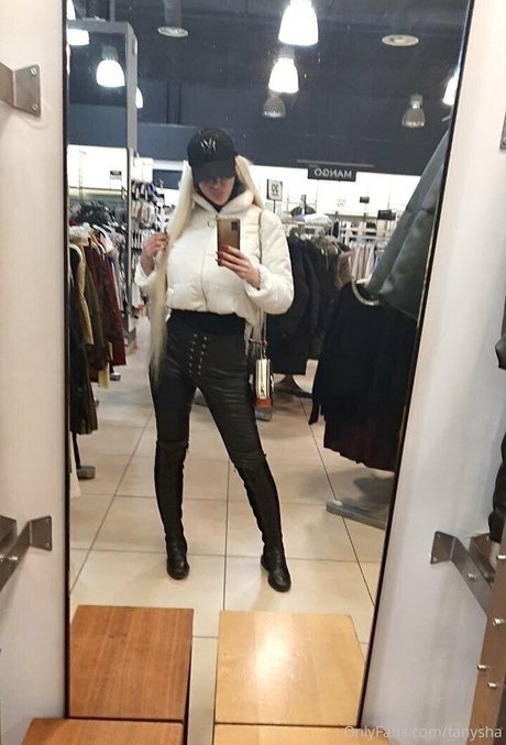 hottanuysha desnudos estrella galerías