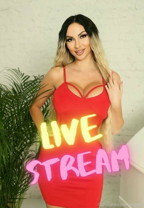 hottanuysha star érotique photo