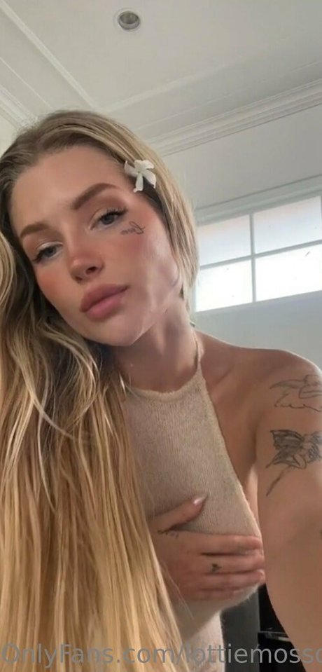 lottiemossof sexe star img