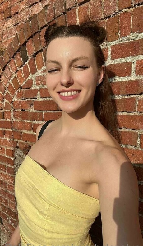 misshelenalue Miniature