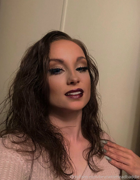 brunetteheadbaddie star du porno en haute qualité image