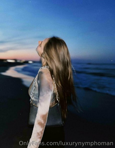 aminavalentino modèle de sexe archive