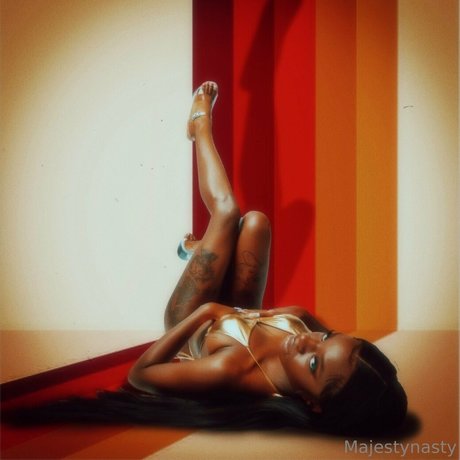 urmajesty1728 actrice hd photo