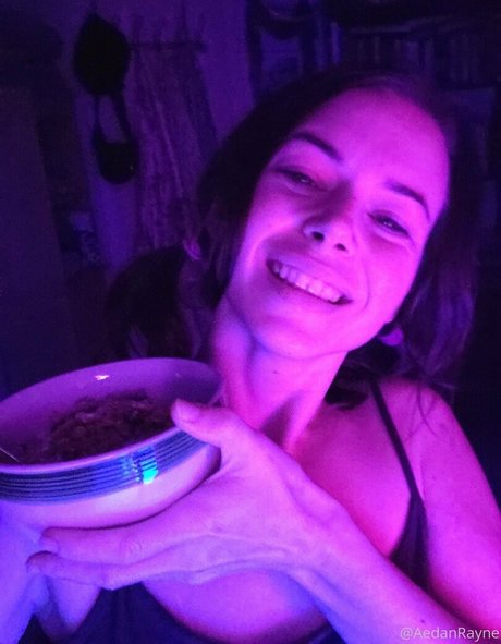 aedanraynevip sexo modelo imágenes