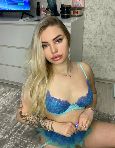 blondyaria estrella pornografica fotos