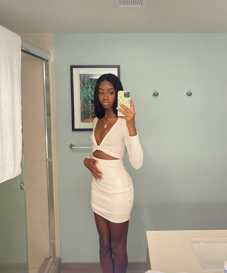 Luhmulaa model nude pic