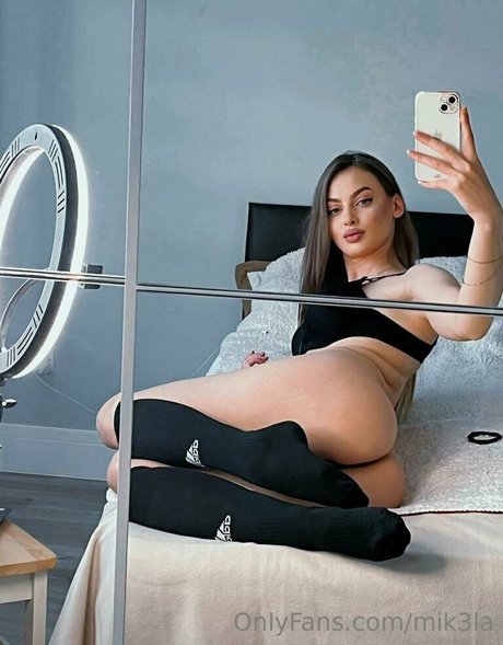 mik3la pretty model pics