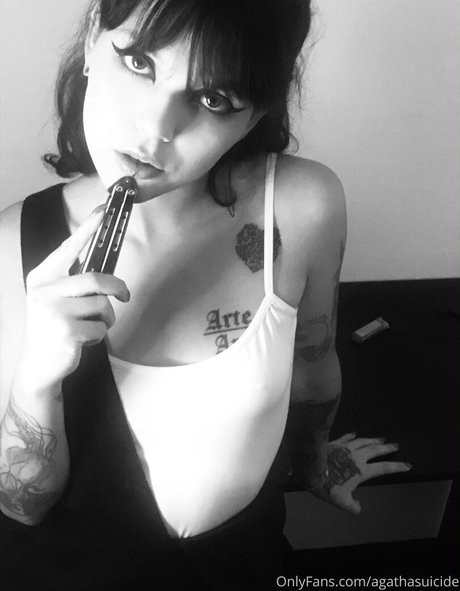blvckchxrry free actress photos