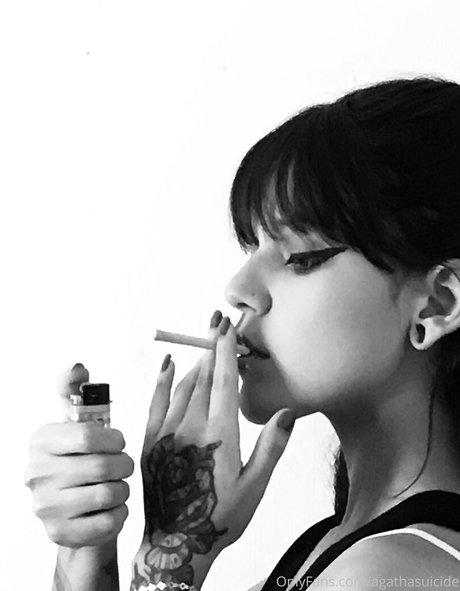 blvckchxrry modelo hermosa imagen