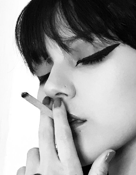 blvckchxrry actriz erótica fotos