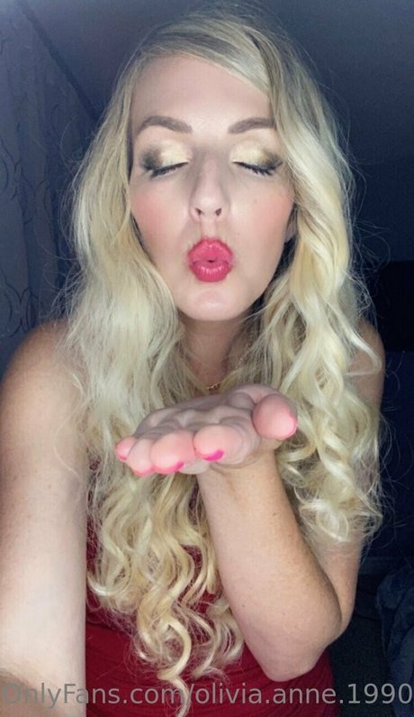 Olivia Anne 1990 modelo desnuda fotos