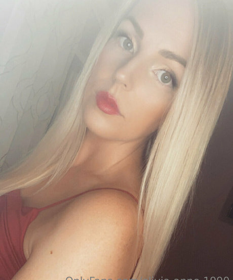 Olivia Anne 1990 actrice libre des photos