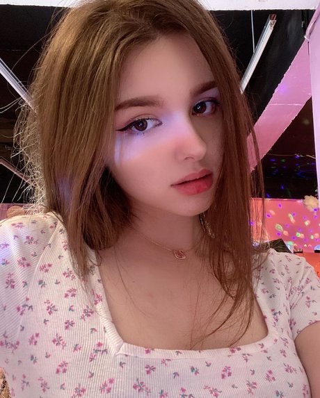 Elina Karimova modèle chaud photos