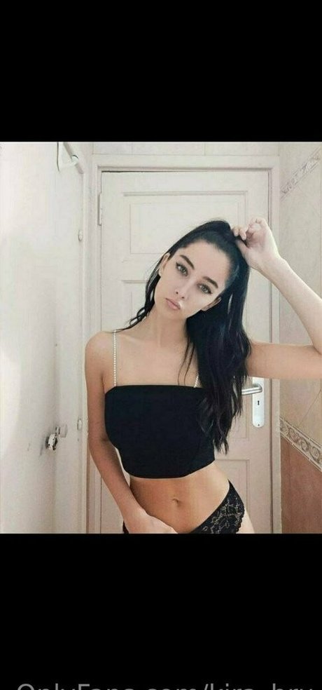 kira brunette1 modèle exclusif photo