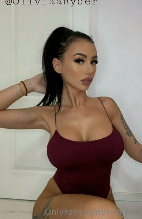 kira brunette1 Miniature