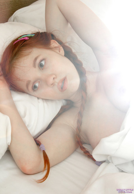 Dolly Little modelo desnuda archivo